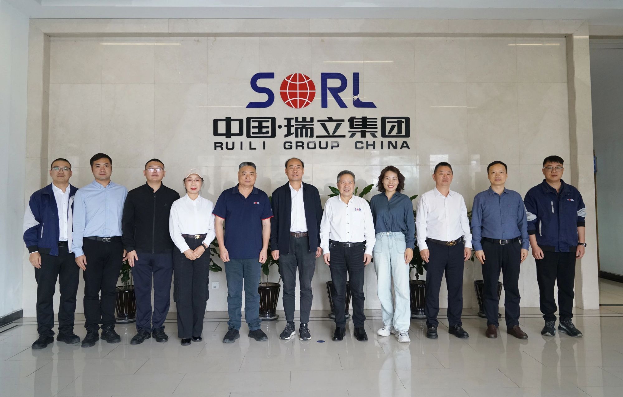 重慶駐滬辦領導鐘建波蒞臨瑞立考察，共探汽車產業合作新機遇